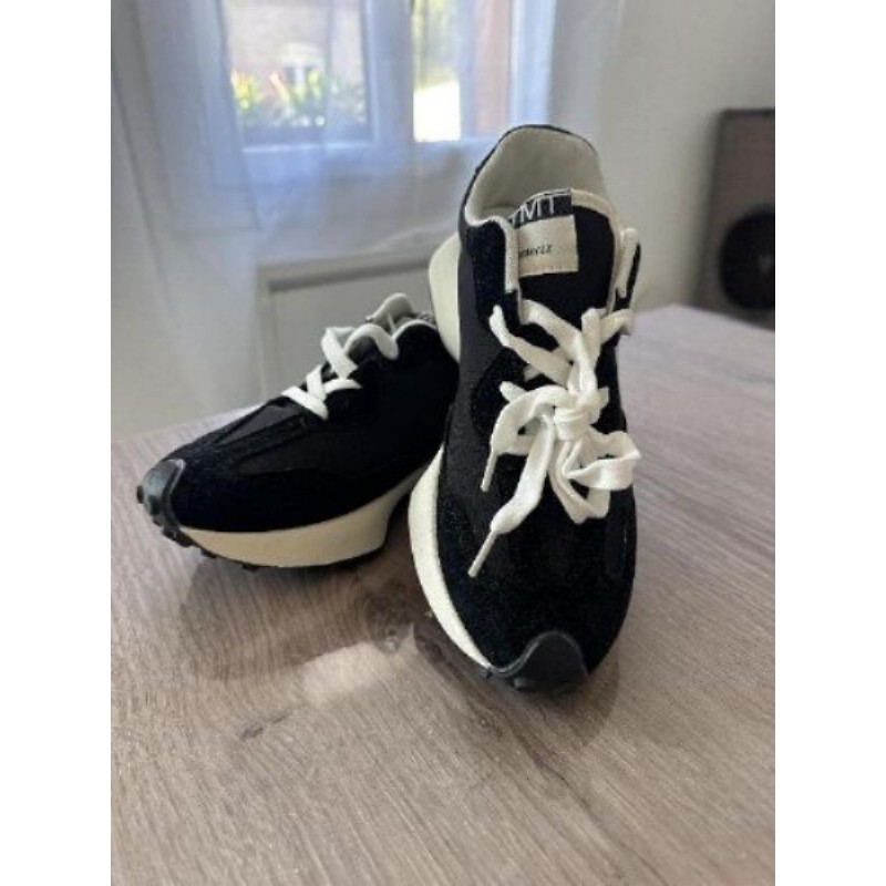 Basket noir  TAILLE 39