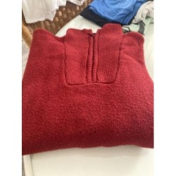 Pull rouge camionneur okaidi  TAILLE 12 ans 