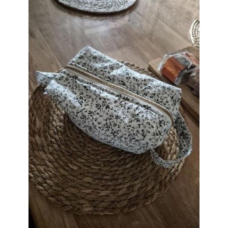 Trousse fleuri gris blanc